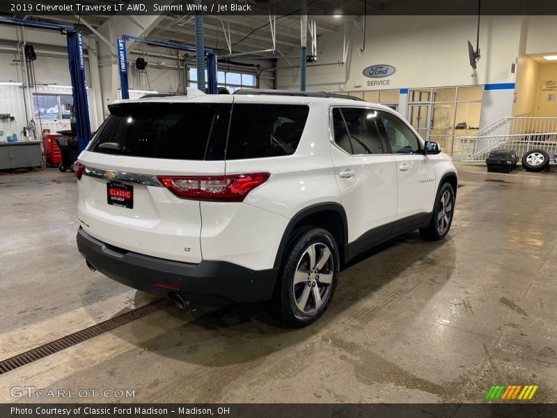 Summit White / Jet Black 2019 Chevrolet Traverse LT AWD