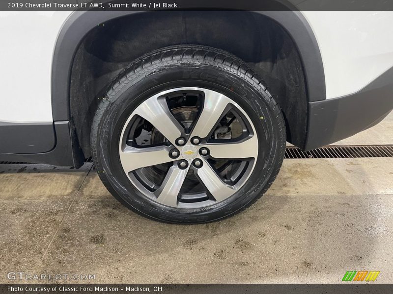 Summit White / Jet Black 2019 Chevrolet Traverse LT AWD