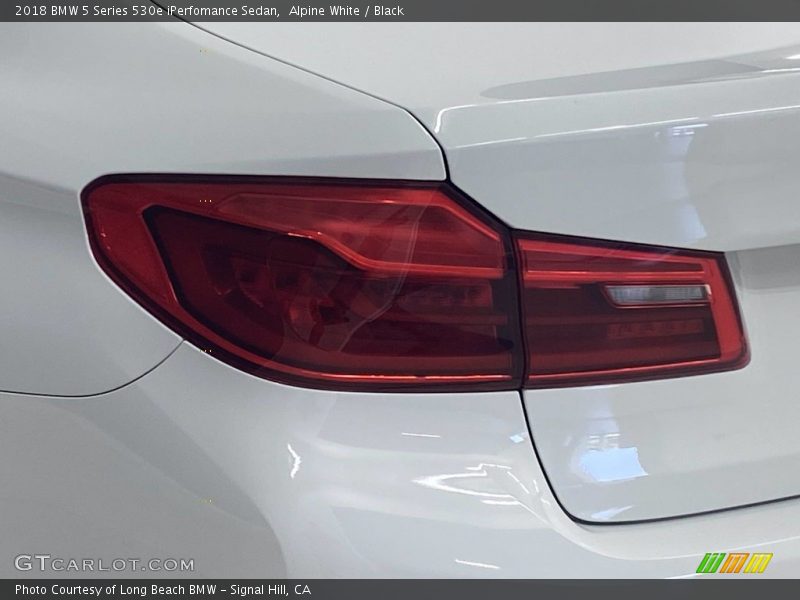 Alpine White / Black 2018 BMW 5 Series 530e iPerfomance Sedan