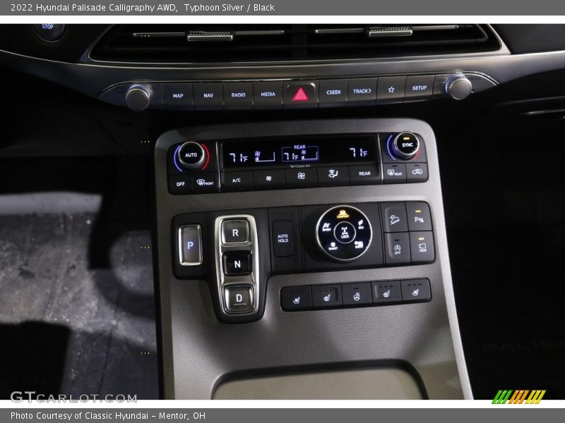 Typhoon Silver / Black 2022 Hyundai Palisade Calligraphy AWD