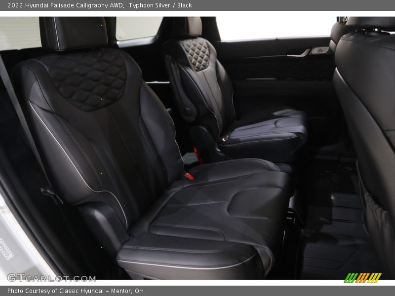 Typhoon Silver / Black 2022 Hyundai Palisade Calligraphy AWD