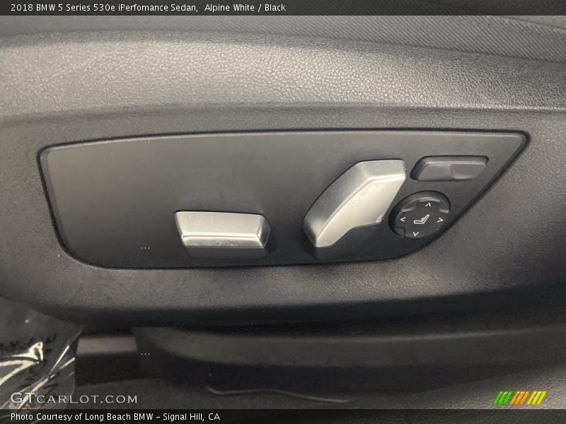 Alpine White / Black 2018 BMW 5 Series 530e iPerfomance Sedan