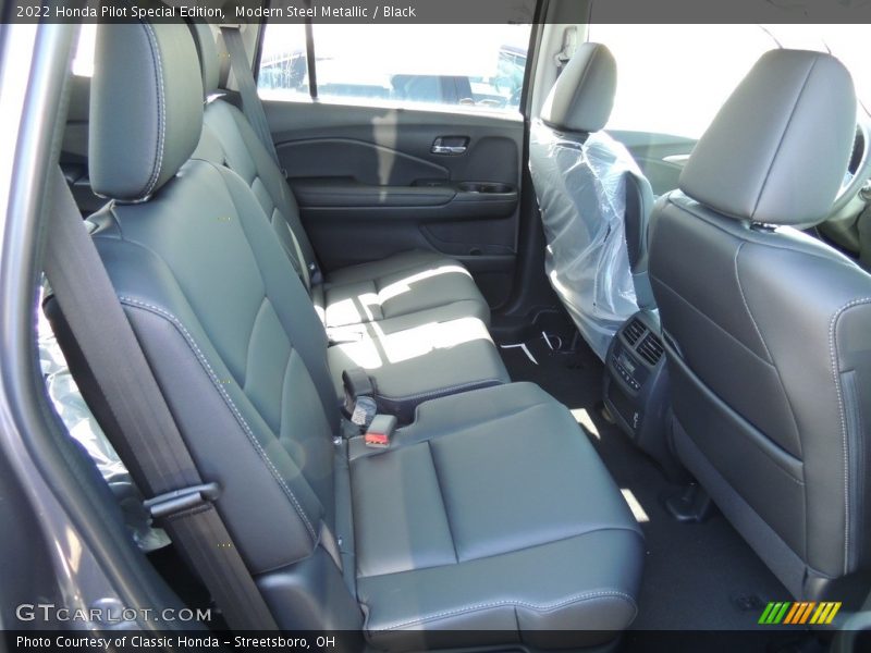 Modern Steel Metallic / Black 2022 Honda Pilot Special Edition