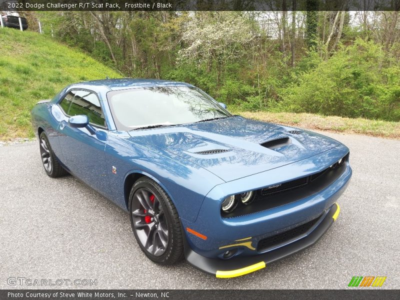 Front 3/4 View of 2022 Challenger R/T Scat Pack