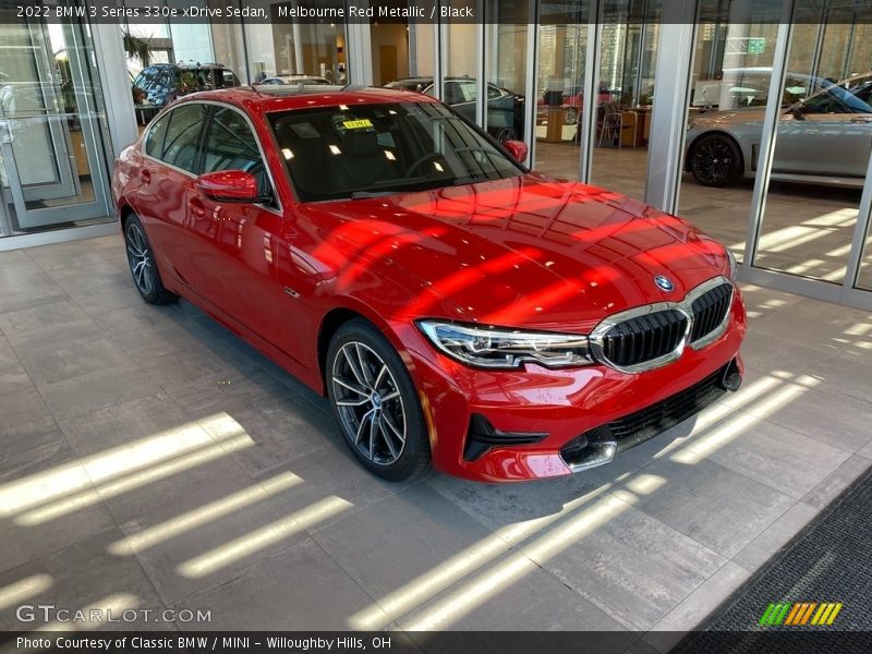 Front 3/4 View of 2022 3 Series 330e xDrive Sedan