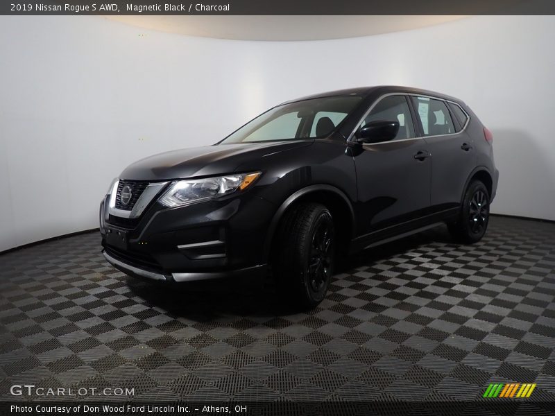 Magnetic Black / Charcoal 2019 Nissan Rogue S AWD