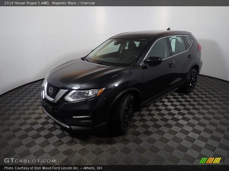 Magnetic Black / Charcoal 2019 Nissan Rogue S AWD
