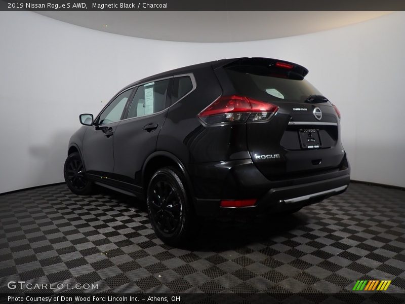 Magnetic Black / Charcoal 2019 Nissan Rogue S AWD