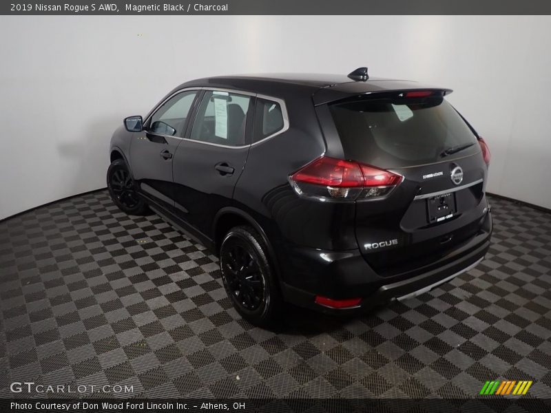 Magnetic Black / Charcoal 2019 Nissan Rogue S AWD