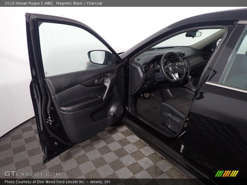 Magnetic Black / Charcoal 2019 Nissan Rogue S AWD