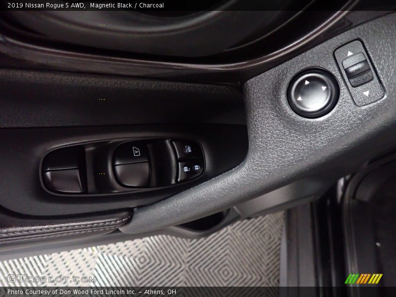 Magnetic Black / Charcoal 2019 Nissan Rogue S AWD