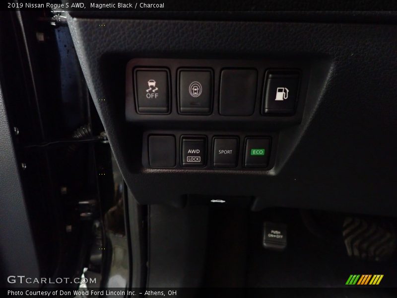 Magnetic Black / Charcoal 2019 Nissan Rogue S AWD