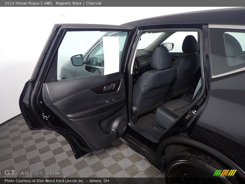 Magnetic Black / Charcoal 2019 Nissan Rogue S AWD