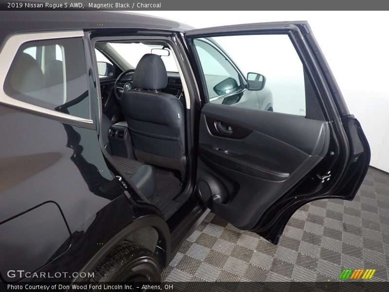 Magnetic Black / Charcoal 2019 Nissan Rogue S AWD