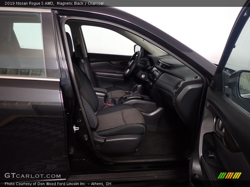 Magnetic Black / Charcoal 2019 Nissan Rogue S AWD