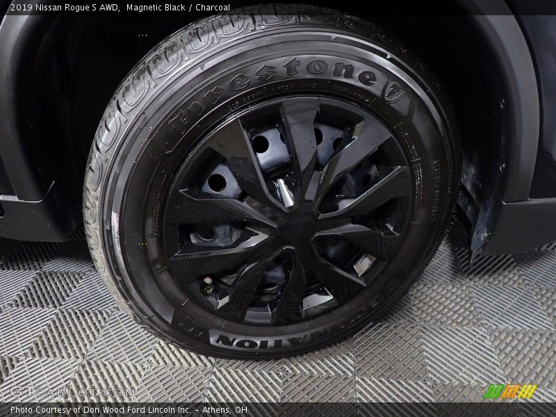 Magnetic Black / Charcoal 2019 Nissan Rogue S AWD