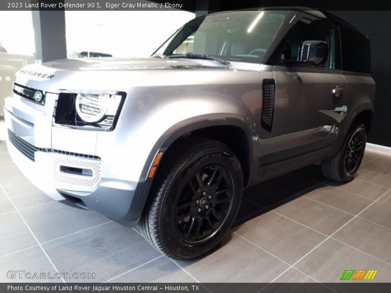 Front 3/4 View of 2023 Defender 90 S