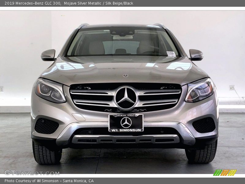 Mojave Silver Metallic / Silk Beige/Black 2019 Mercedes-Benz GLC 300