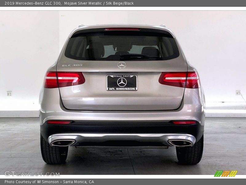 Mojave Silver Metallic / Silk Beige/Black 2019 Mercedes-Benz GLC 300