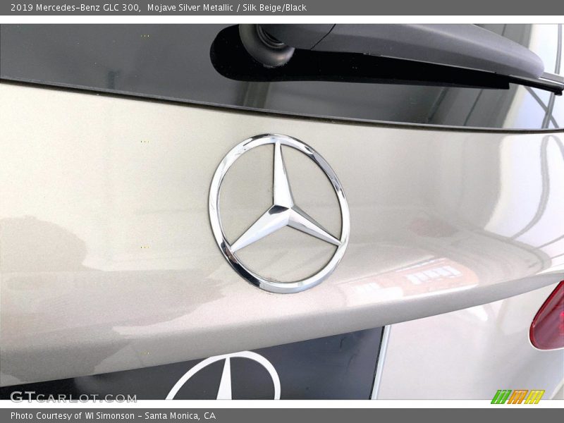 Mojave Silver Metallic / Silk Beige/Black 2019 Mercedes-Benz GLC 300