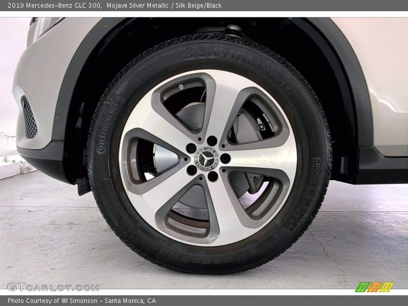 Mojave Silver Metallic / Silk Beige/Black 2019 Mercedes-Benz GLC 300