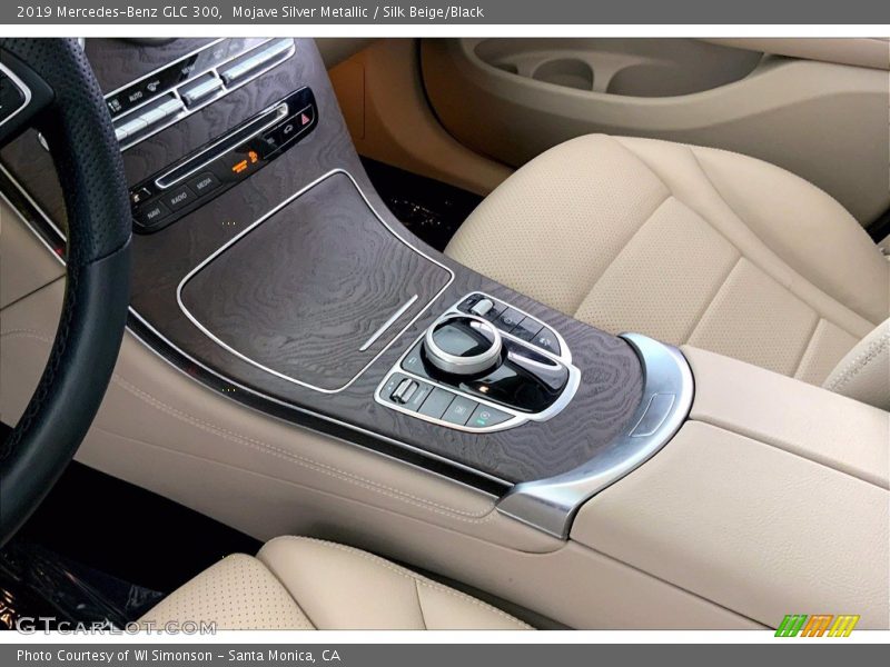 Mojave Silver Metallic / Silk Beige/Black 2019 Mercedes-Benz GLC 300