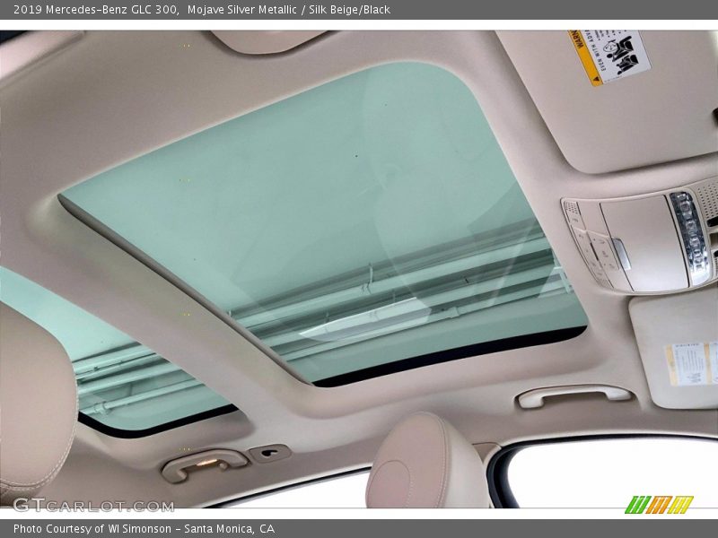 Mojave Silver Metallic / Silk Beige/Black 2019 Mercedes-Benz GLC 300