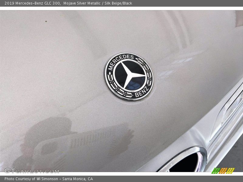 Mojave Silver Metallic / Silk Beige/Black 2019 Mercedes-Benz GLC 300