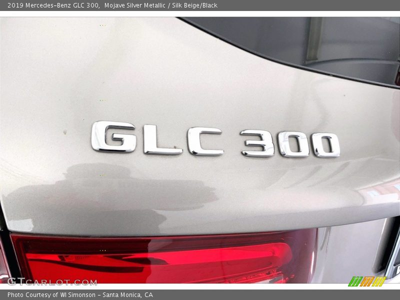 Mojave Silver Metallic / Silk Beige/Black 2019 Mercedes-Benz GLC 300