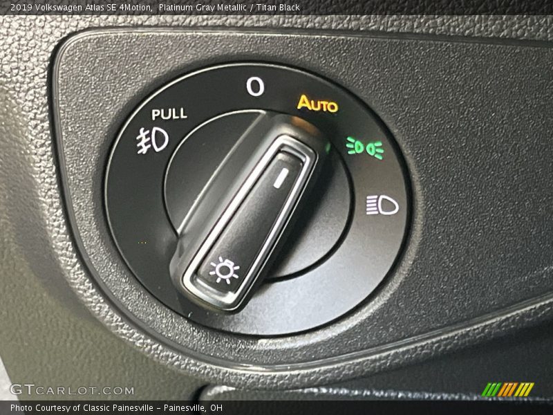 Platinum Gray Metallic / Titan Black 2019 Volkswagen Atlas SE 4Motion