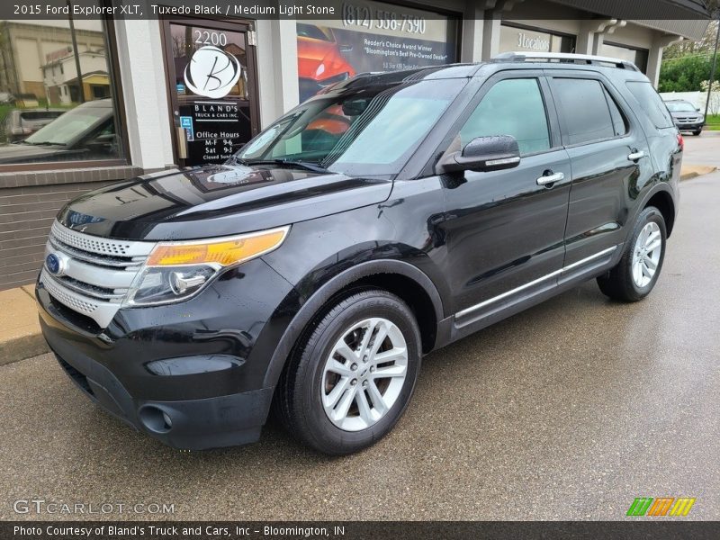 Tuxedo Black / Medium Light Stone 2015 Ford Explorer XLT