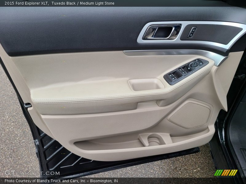 Tuxedo Black / Medium Light Stone 2015 Ford Explorer XLT