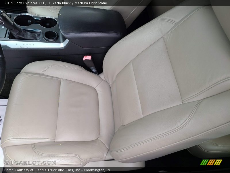 Tuxedo Black / Medium Light Stone 2015 Ford Explorer XLT