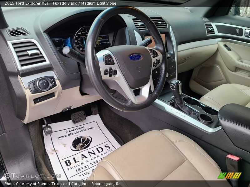 Tuxedo Black / Medium Light Stone 2015 Ford Explorer XLT