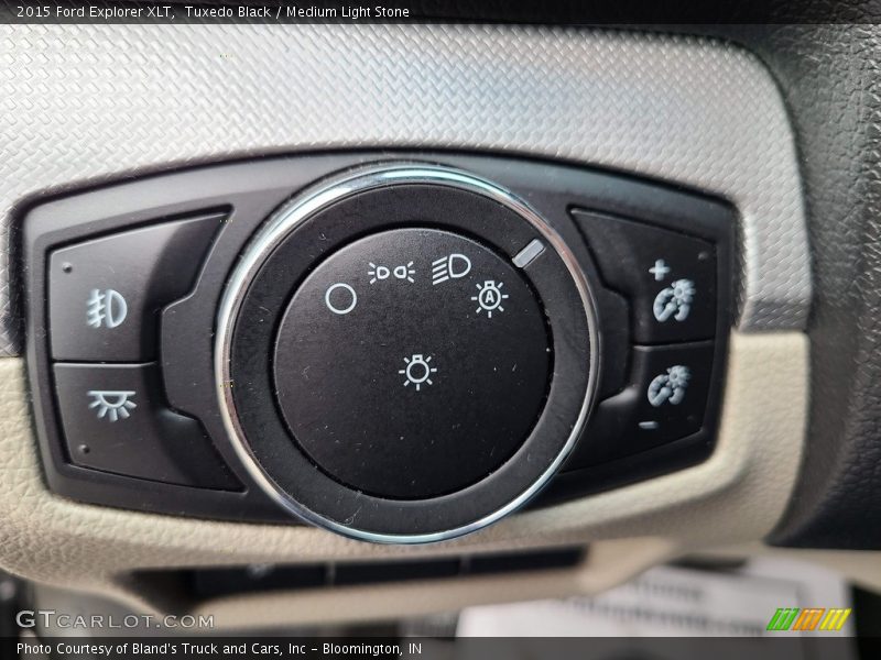 Tuxedo Black / Medium Light Stone 2015 Ford Explorer XLT