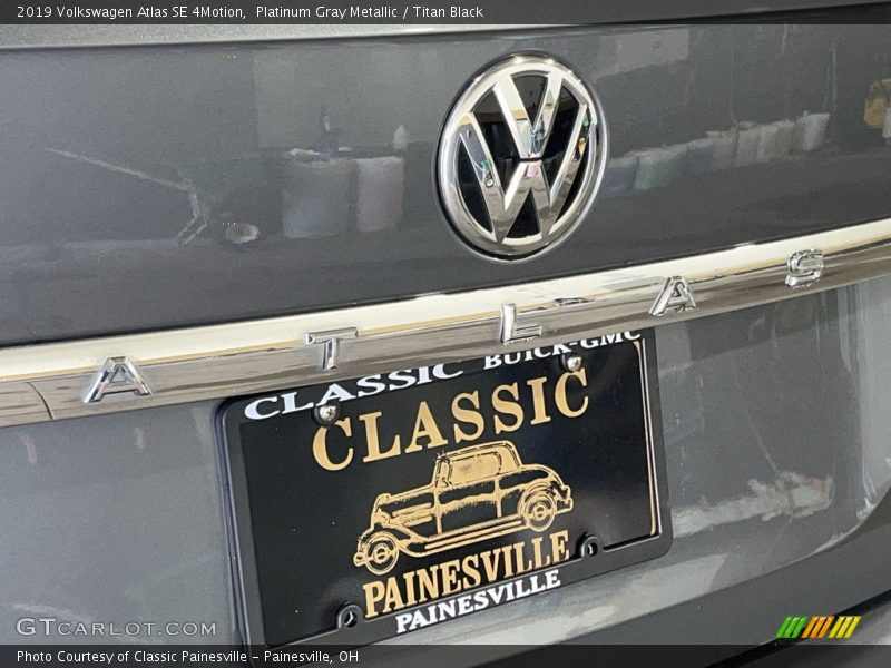 Platinum Gray Metallic / Titan Black 2019 Volkswagen Atlas SE 4Motion