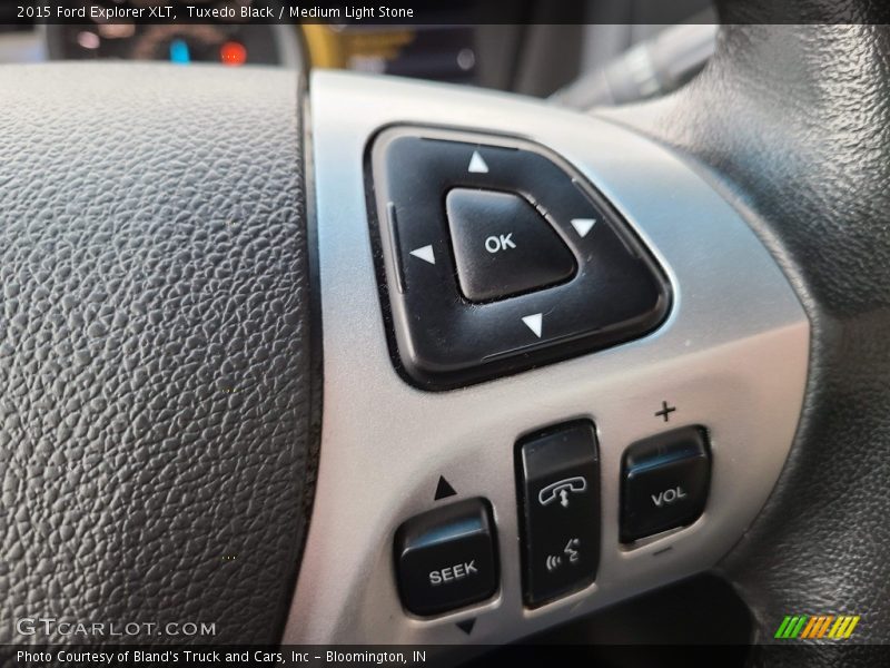 Tuxedo Black / Medium Light Stone 2015 Ford Explorer XLT
