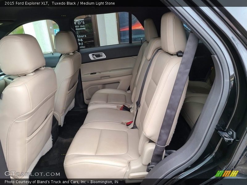 Tuxedo Black / Medium Light Stone 2015 Ford Explorer XLT