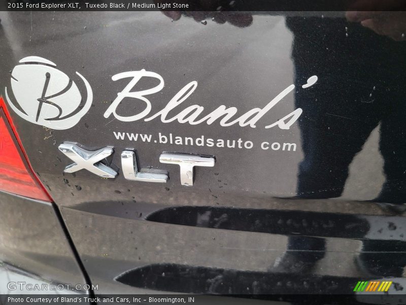 Tuxedo Black / Medium Light Stone 2015 Ford Explorer XLT