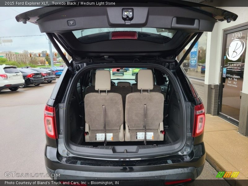 Tuxedo Black / Medium Light Stone 2015 Ford Explorer XLT