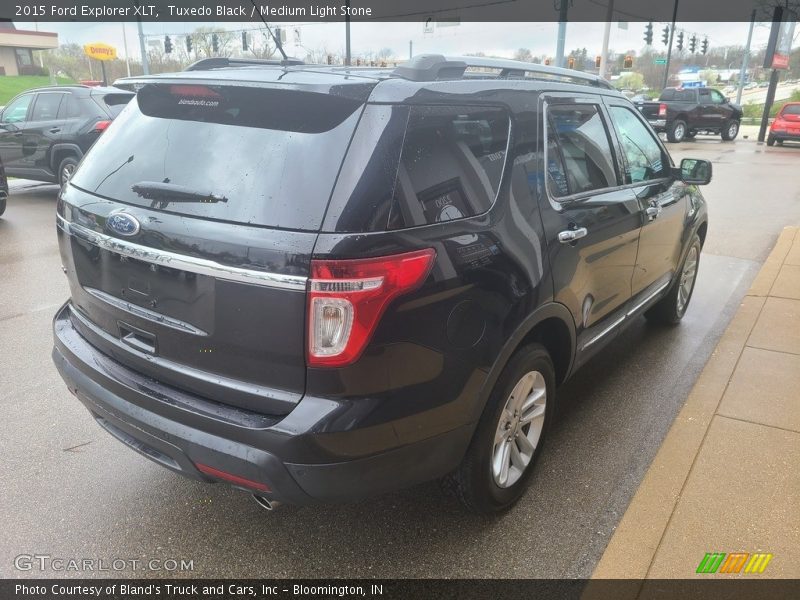 Tuxedo Black / Medium Light Stone 2015 Ford Explorer XLT