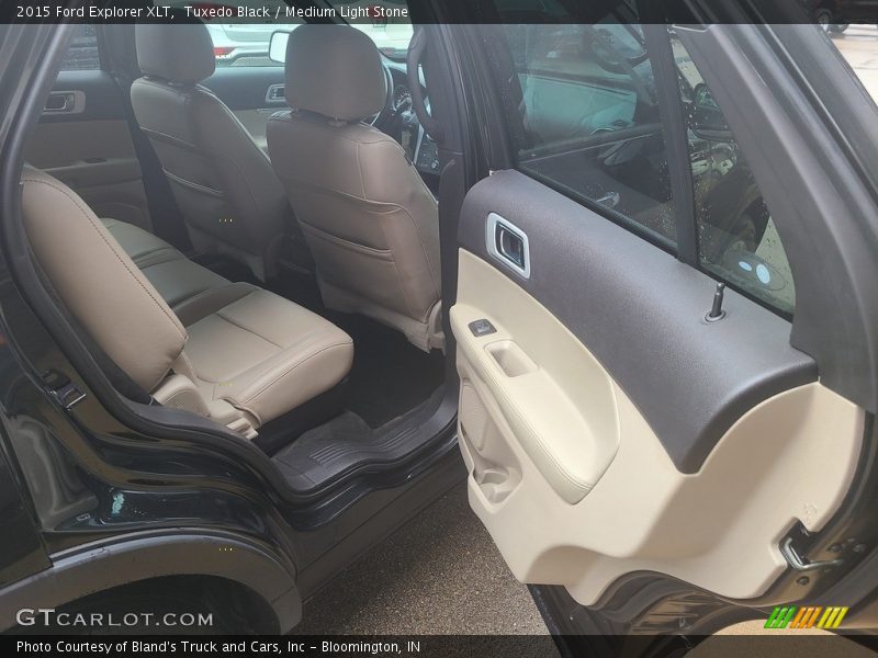 Tuxedo Black / Medium Light Stone 2015 Ford Explorer XLT