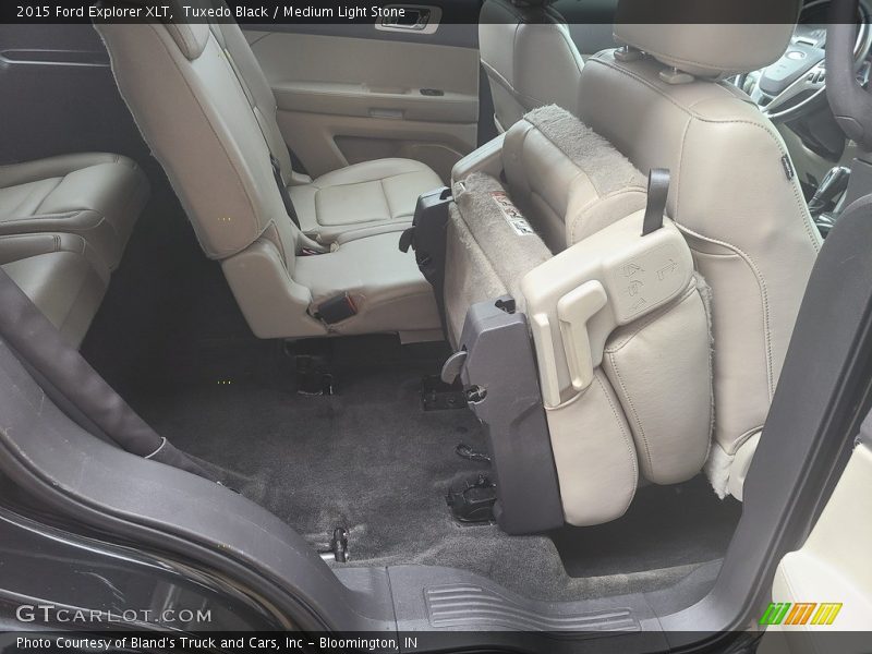 Tuxedo Black / Medium Light Stone 2015 Ford Explorer XLT