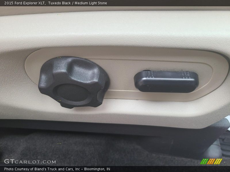 Tuxedo Black / Medium Light Stone 2015 Ford Explorer XLT