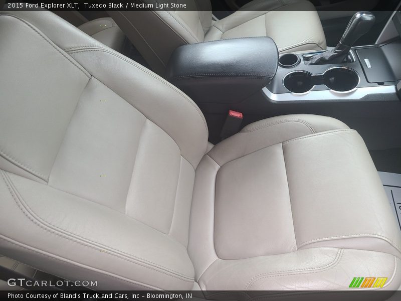 Tuxedo Black / Medium Light Stone 2015 Ford Explorer XLT