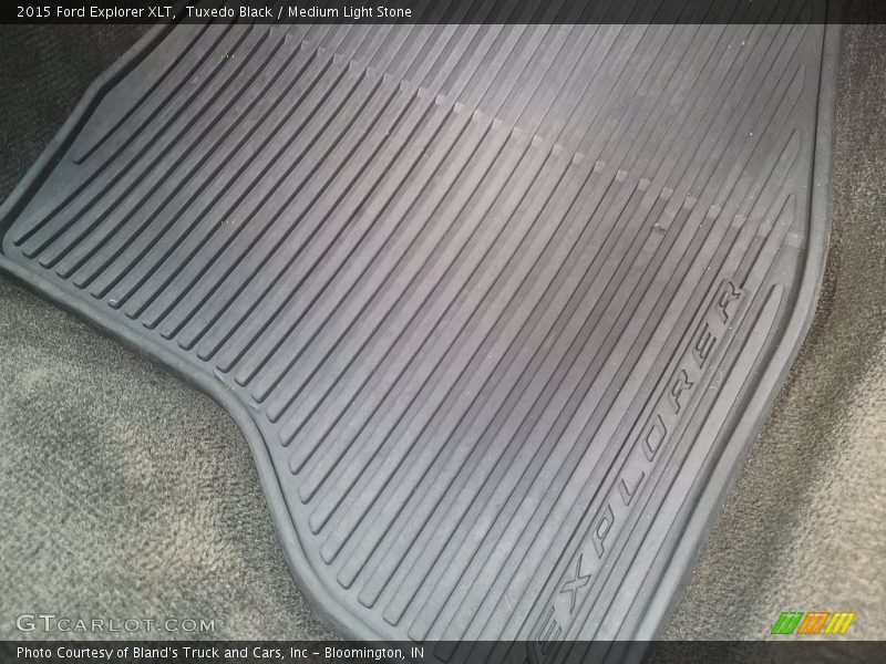 Tuxedo Black / Medium Light Stone 2015 Ford Explorer XLT