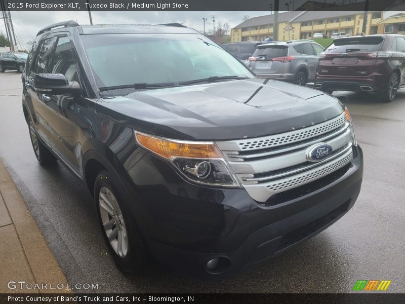 Tuxedo Black / Medium Light Stone 2015 Ford Explorer XLT