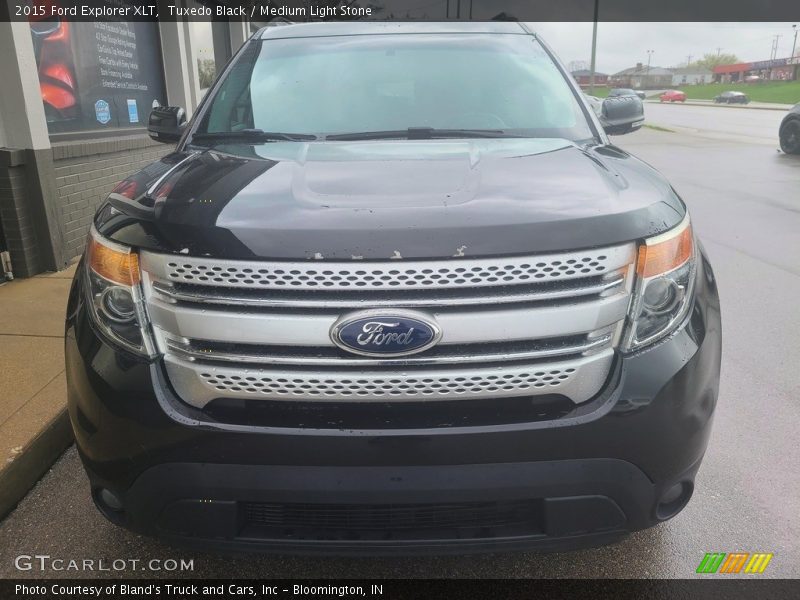 Tuxedo Black / Medium Light Stone 2015 Ford Explorer XLT