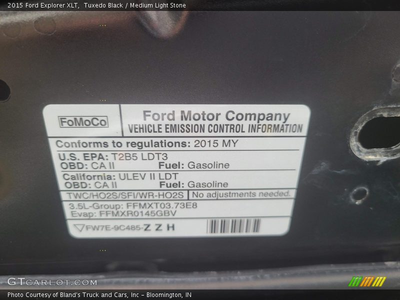 Tuxedo Black / Medium Light Stone 2015 Ford Explorer XLT