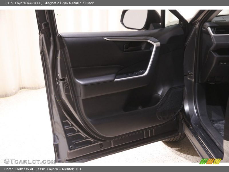 Magnetic Gray Metallic / Black 2019 Toyota RAV4 LE